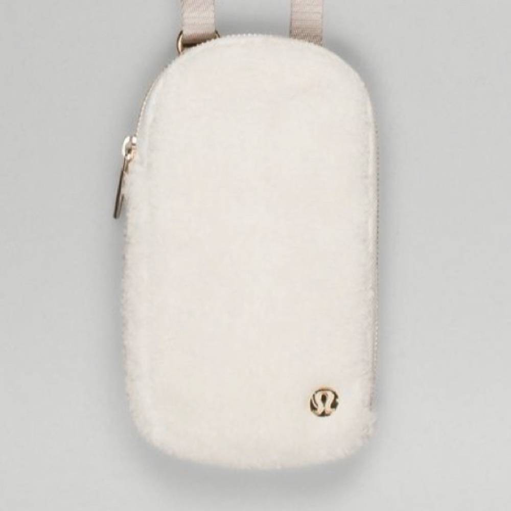 LULULEMON modular phone crossbody white fleece phone carrier. - Picture 5 of 10